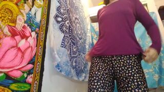 Youtube camgirl tries on Leggings Exercise Pants Yoga Pants and lets you see her naked behind the sc